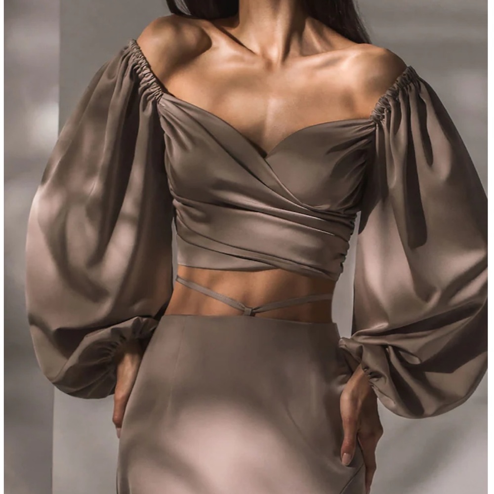 Cropped Blouse with Puffed Sleeves